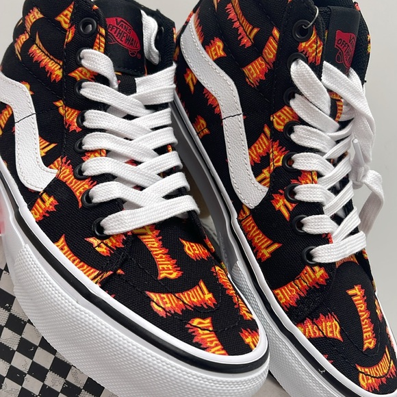 Vans WMNS Skate Sk8-Hi Thrasher Black/Multi
VN0A5FCCBML
Sneakers - Picture 6 of 16
